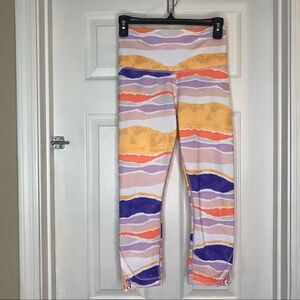 Lululemon Women's True Self Crop Bleacher Stripe White Iris Flower Size 6